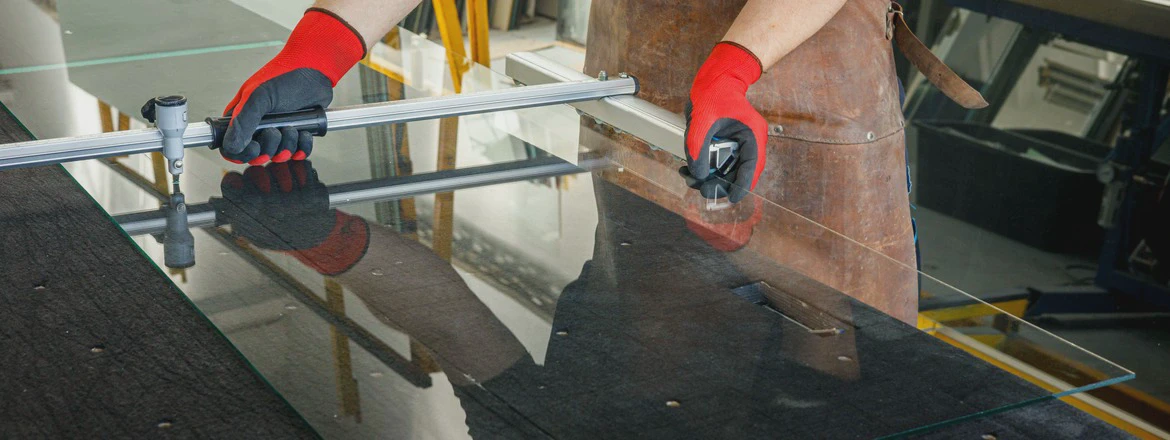 Układanie szkła na&nbsp;stole